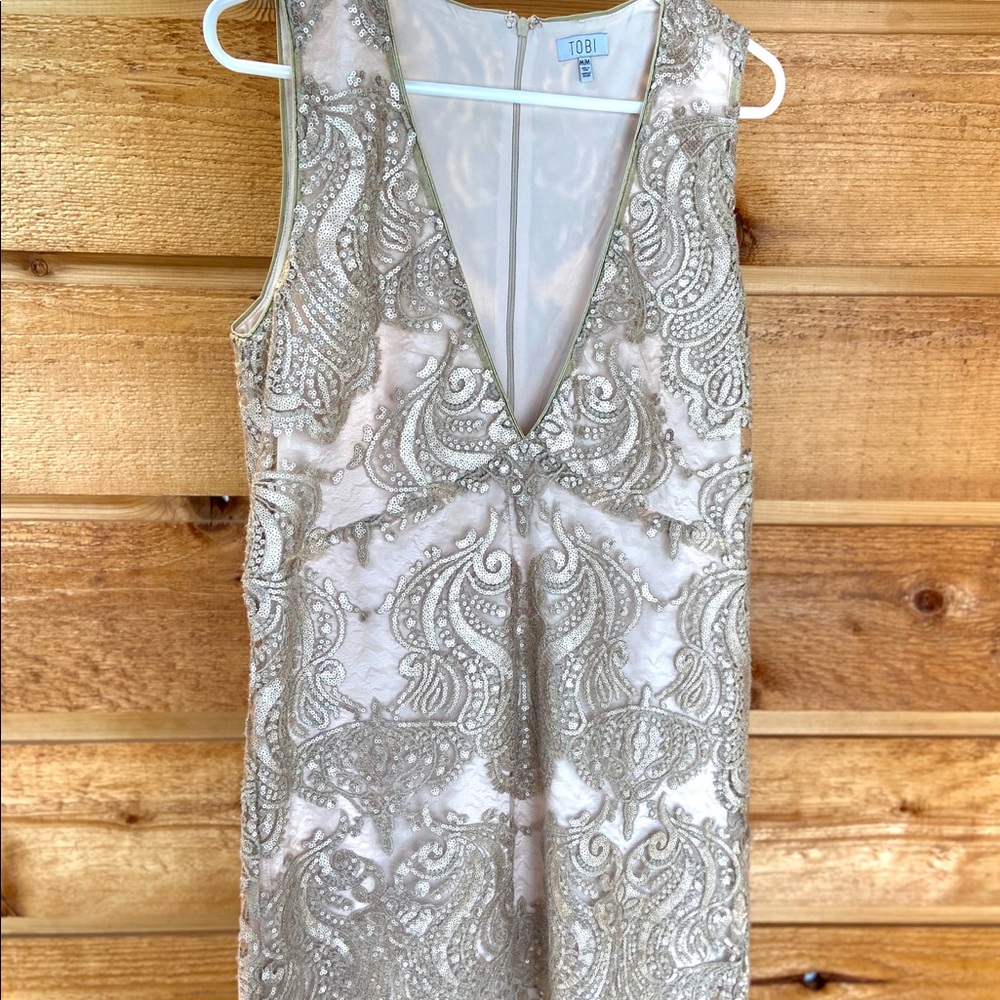 ❤️TOBI - Naomi plunging gold dress NWOT❤️